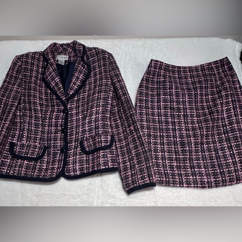 Vtg J.G. Hook Pink & Purple Tweed Skirt Suit Set size 4P
Petite 2pc mob wife